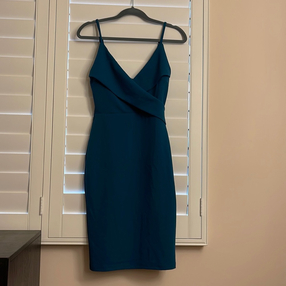Lulu’s teal dress